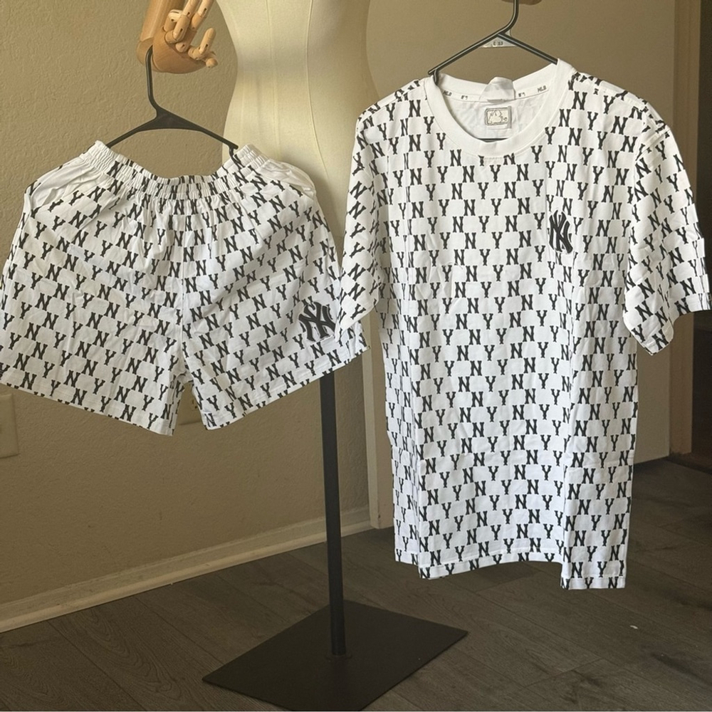 NWT MLB NEW YORK YANKEES LARGE SIZE SHORT SET